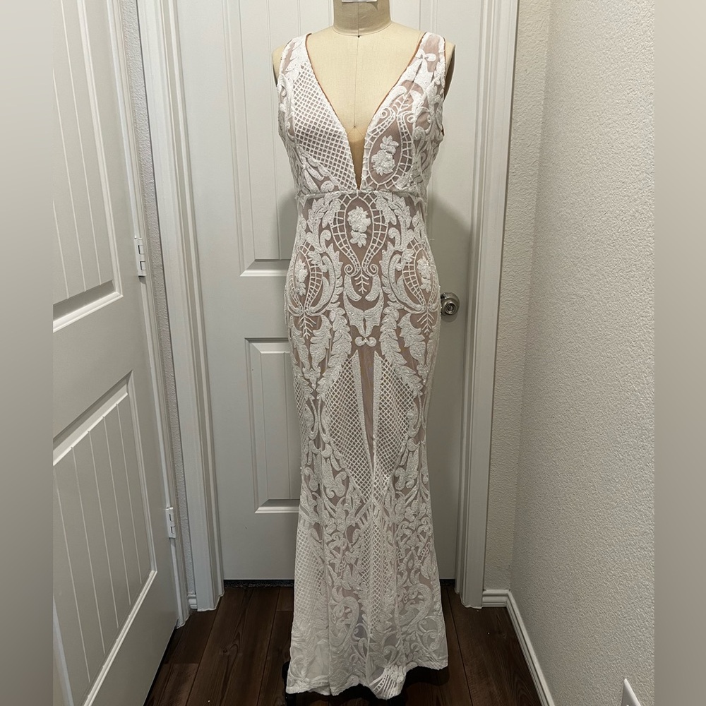 Beautiful white and nude sleeveless dress